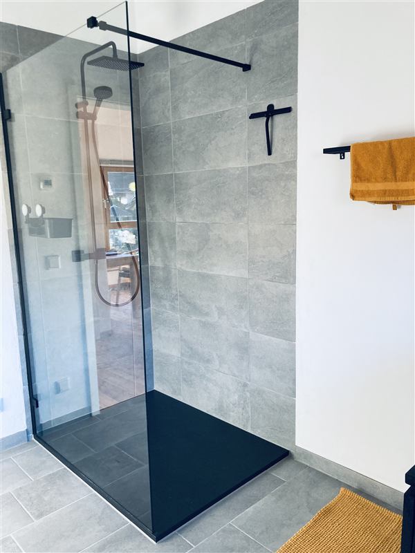 Bodentiefe Regendusche